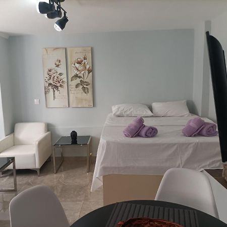 Cozy Studio Apartment Athena Bagian luar foto