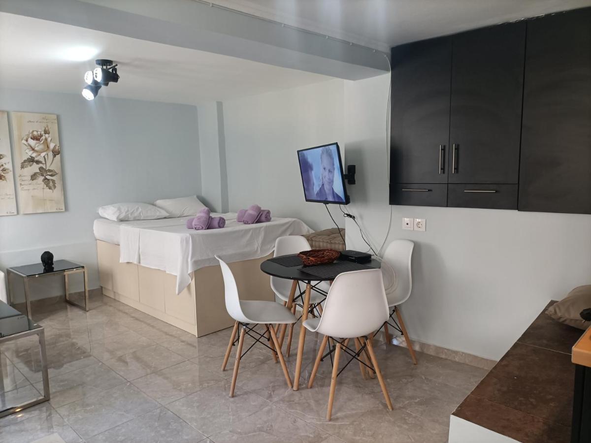 Cozy Studio Apartment Athena Bagian luar foto